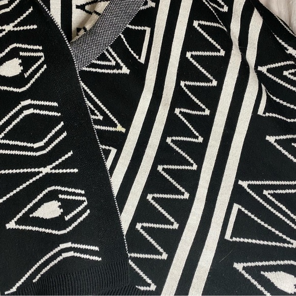 Hooded Open Poncho/Cape Relaxed Fit One Size Black & White Cabincore Boho Style - Picture 5 of 9